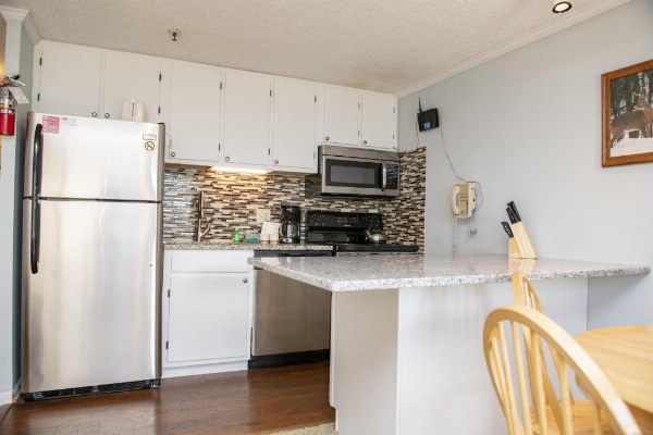 Stroll to Slopes Village Area Ski in-out MtLodge 151 image 8